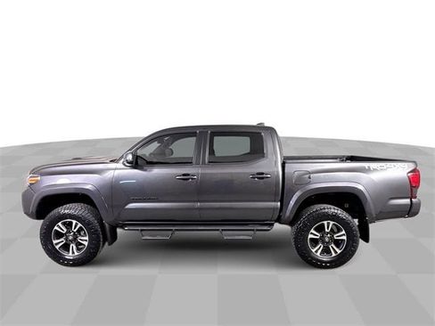 Used 2019 Toyota Tacoma TRD Sport w/ Technology Package image 5