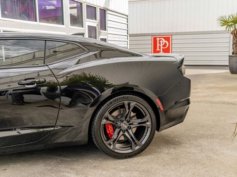 Used 2022 Chevrolet Camaro SS RWD image 5