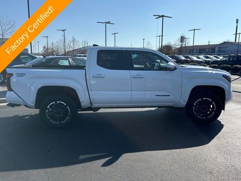 Used 2025 Toyota Tacoma TRD Sport image 6