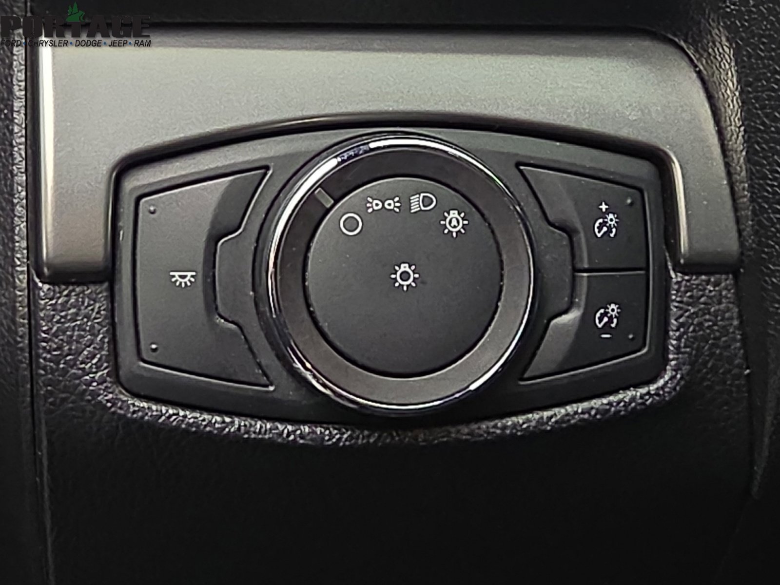 Used 2018 Ford Explorer XLT AWD/4WD image 20