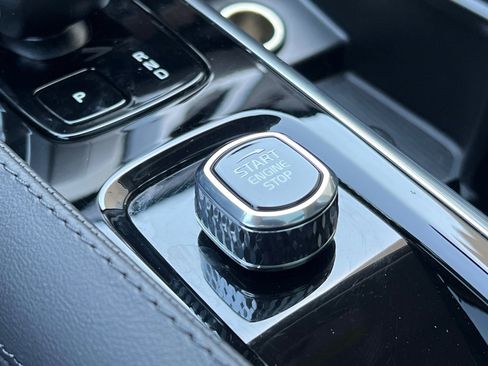 Used 2025 Volvo XC90 B6 Plus image 28