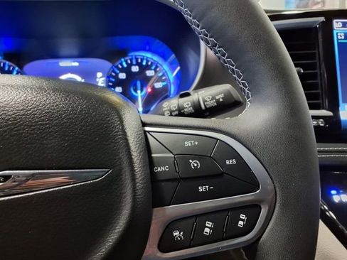 Certified 2024 Chrysler Pacifica Touring-L image 18