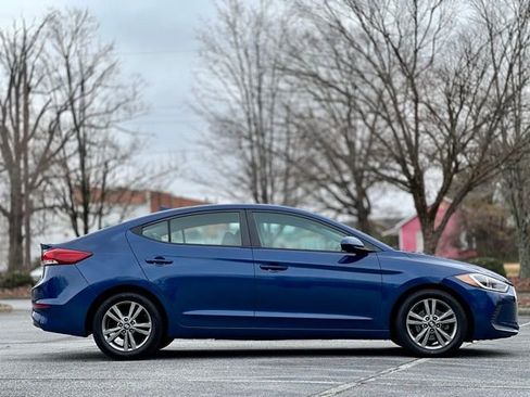 Used 2017 Hyundai Elantra SE image 4