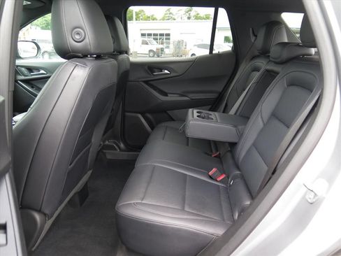 Used 2025 Chevrolet Equinox LT w/ Convenience Package II FWD image 16