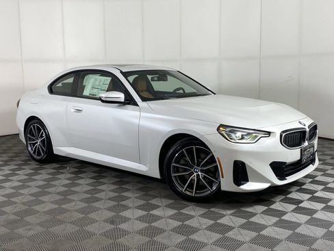 Used 2025 BMW 230i xDrive Coupe w/ Premium Package image 6