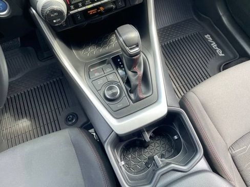 Used 2022 Toyota RAV4 SE w/ Weather & Moonroof Package AWD/4WD image 22