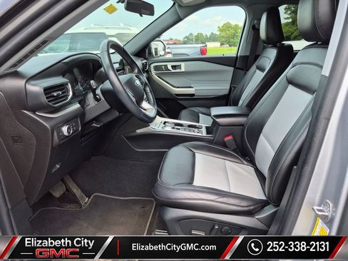 Used 2022 Ford Explorer XLT w/ Equipment Group 202A AWD/4WD image 13