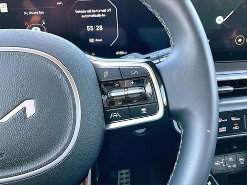 Used 2025 Kia Sorento SX image 21