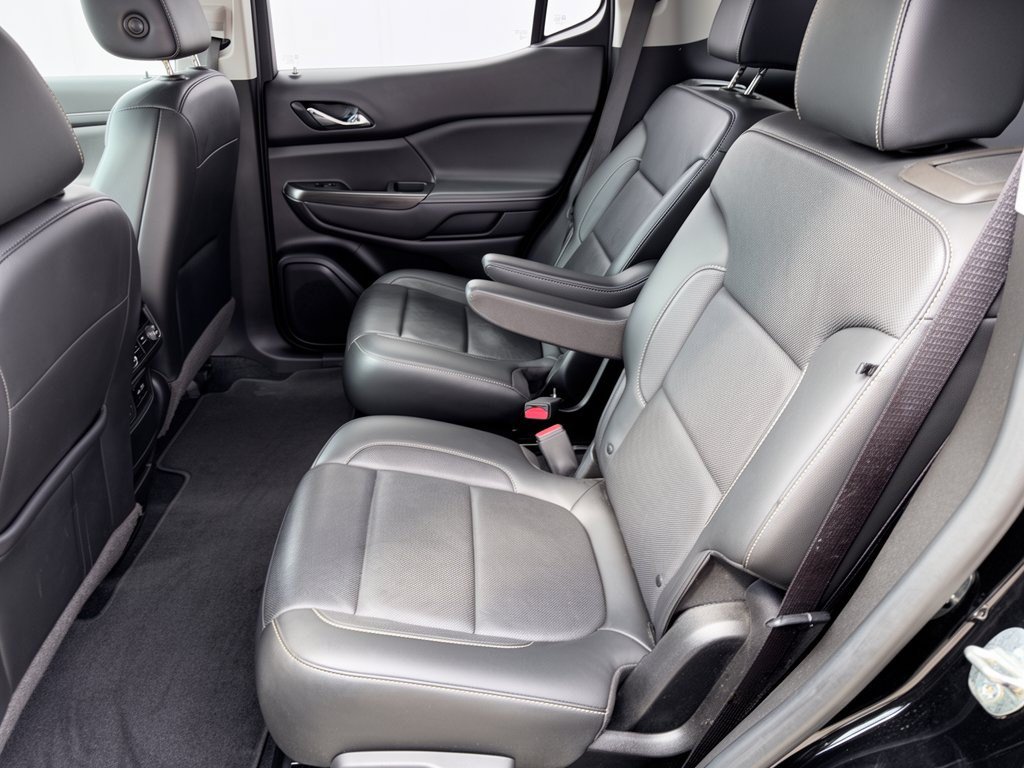 Used 2020 GMC Acadia SLT FWD image 25