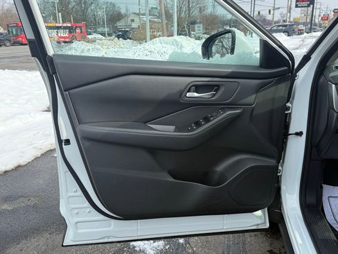 Used 2024 Nissan Rogue SV image 35