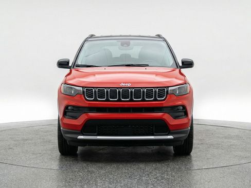 Used 2025 Jeep Compass Limited AWD/4WD image 2