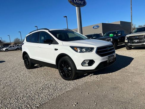 Used 2019 Ford Escape SE image 2