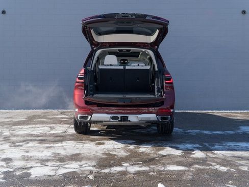 Used 2024 BMW X7 xDrive40i w/ Executive Package image 14