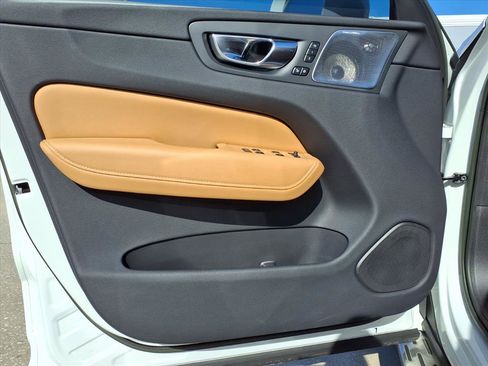 Certified 2023 Volvo XC60 B5 Ultimate w/ Protection Package Premier image 23