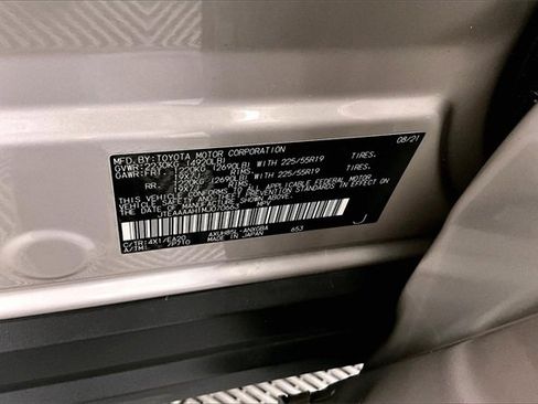 Used 2021 Toyota Venza XLE image 36