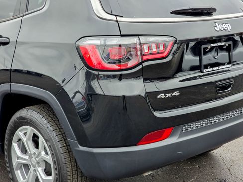 Used 2024 Jeep Compass Latitude image 16