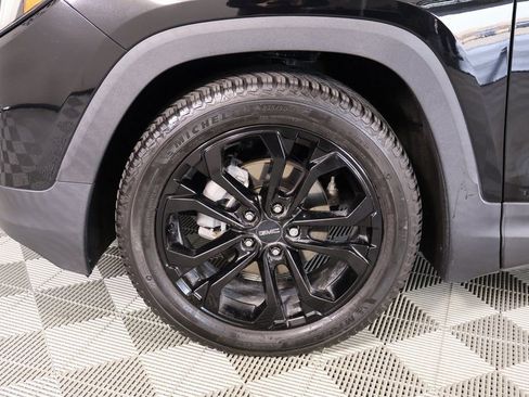 Used 2020 GMC Terrain SLT w/ Preferred Package image 16