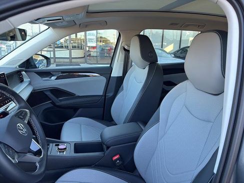 New 2026 Volkswagen Tiguan SE image 14