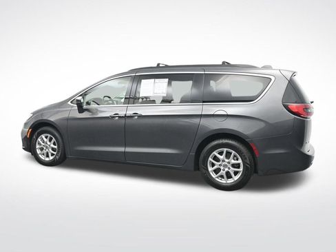 Used 2022 Chrysler Pacifica Touring-L image 10