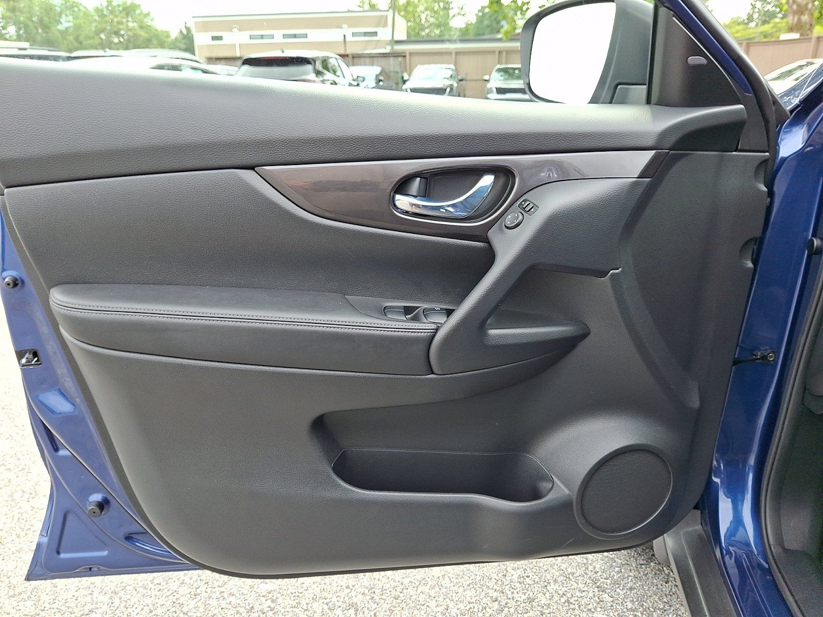 Used 2019 Nissan Rogue SV AWD/4WD image 13