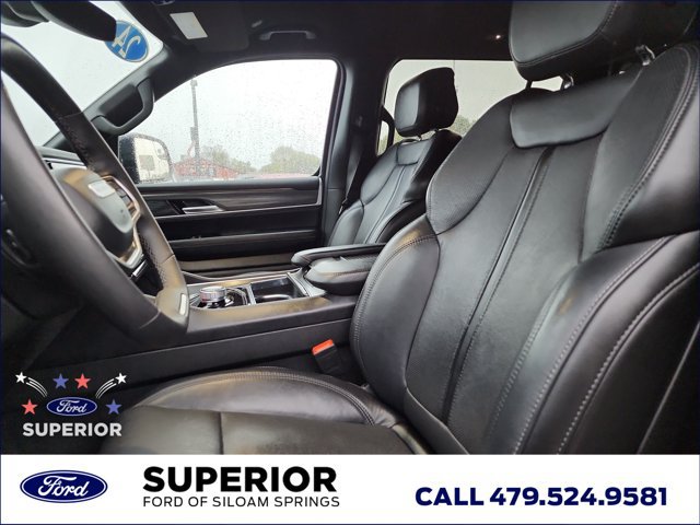 Used 2024 Jeep Wagoneer L Series II RWD image 10