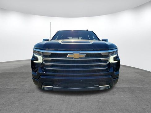Used 2023 Chevrolet Silverado 1500 High Country w/ Technology Package image 2