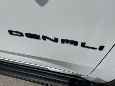 Used 2022 GMC Yukon Denali AWD/4WD image 12