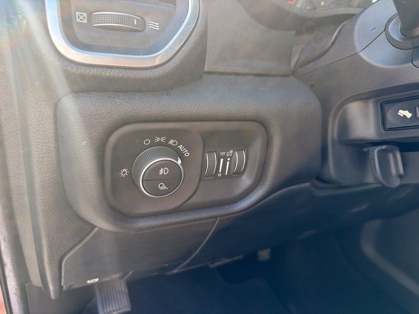 Used 2019 RAM 2500 Laramie AWD/4WD image 12