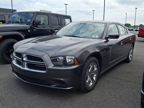 Used 2013 Dodge Charger SE w/ Sport Appearance Group RWD image 3