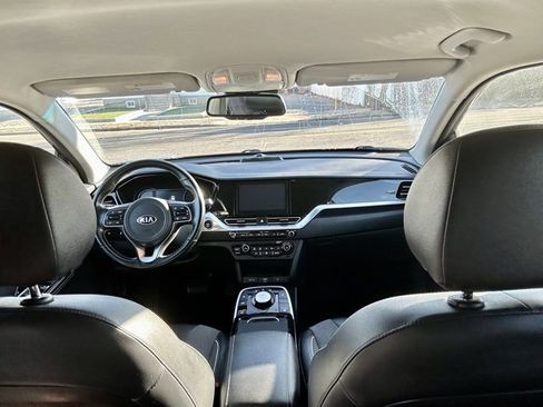 Used 2020 Kia Niro EX image 6