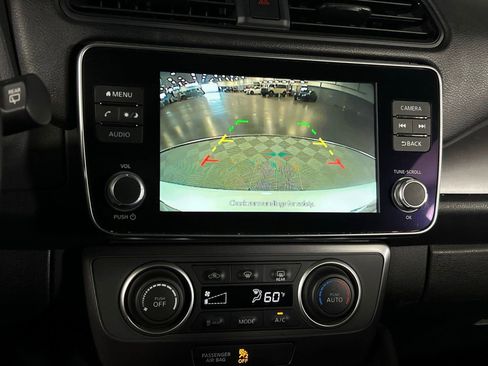 Used 2025 Nissan Leaf S image 18