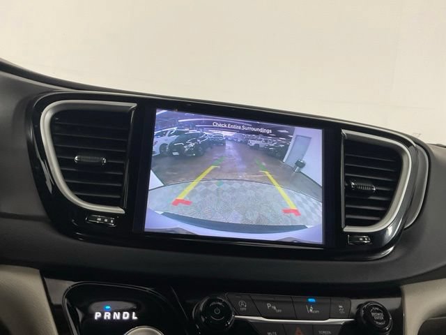 Used 2023 Chrysler Pacifica Touring-L FWD image 24