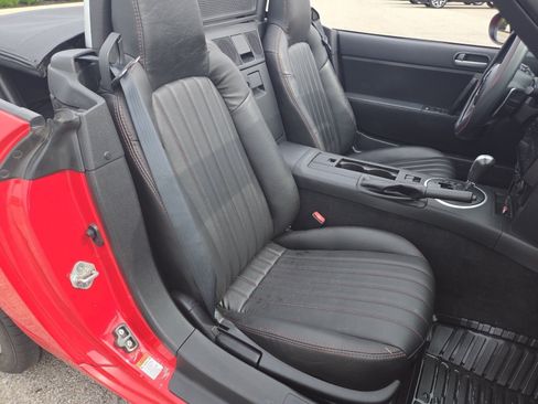 Used 2007 MAZDA MX-5 Miata Touring w/ Appearance Pkg RWD image 17