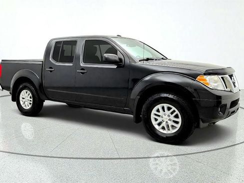 Used 2017 Nissan Frontier SV w/ SV Value Truck Package AWD/4WD image 3