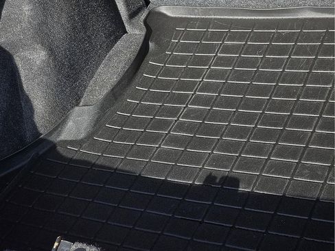 Used 2021 Dodge Challenger SXT image 9