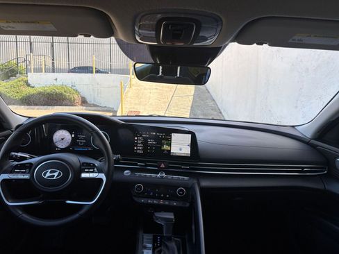 Used 2025 Hyundai Elantra SEL FWD image 34