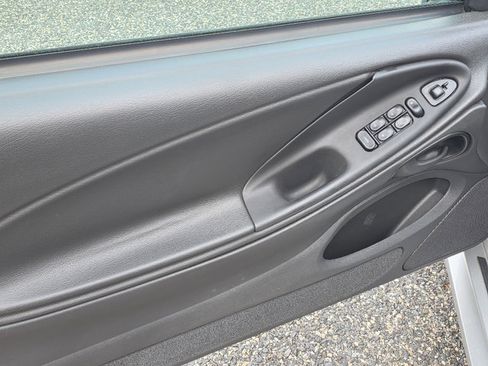 Used 2004 Ford Mustang Convertible image 26