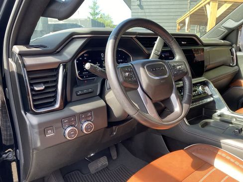 Used 2024 GMC Sierra 2500 Denali Ultimate AWD/4WD image 2