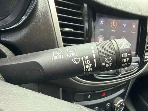 Used 2020 Chevrolet Trax LT w/ Sun & Sound Package FWD image 13