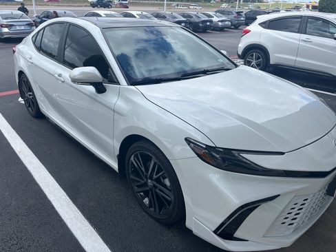 Used 2025 Toyota Camry XSE image 3