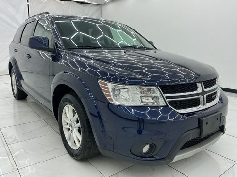 Used 2018 Dodge Journey SXT w/ Premium Group FWD image 3