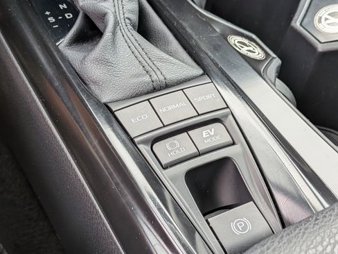 Used 2025 Toyota Camry LE w/ Convenience Package FWD image 32