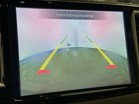 Used 2024 Chrysler Pacifica Touring-L FWD image 22