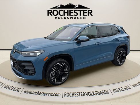 Used 2025 Volkswagen Tiguan SEL R-Line image 2