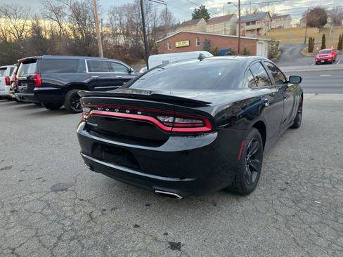 Used 2016 Dodge Charger SXT image 5
