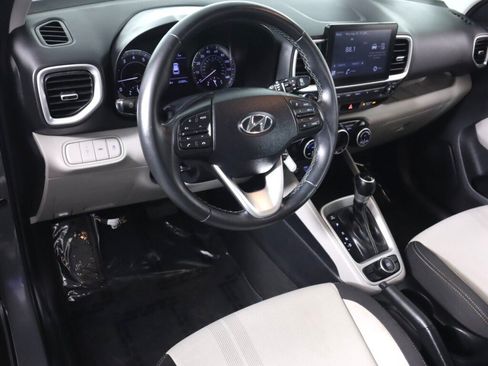 Used 2021 Hyundai Venue SEL FWD image 9