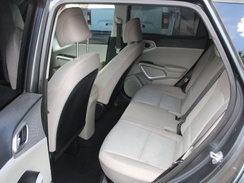 Used 2022 Kia Soul LX FWD image 13