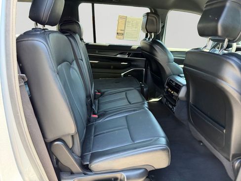 Used 2024 Jeep Wagoneer L Series II w/ Flexible Seating Group AWD/4WD image 13