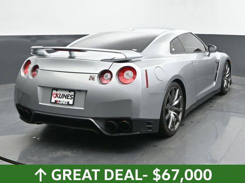 Used 2012 Nissan GT-R Premium image 10