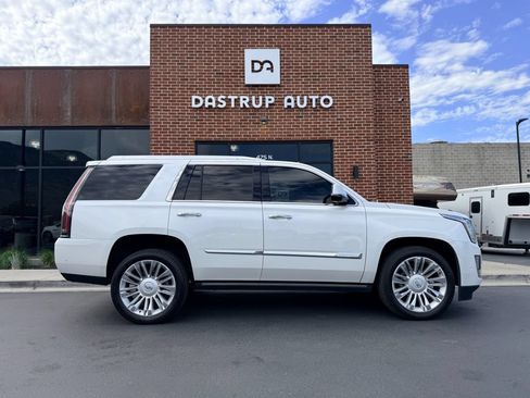 Used 2017 Cadillac Escalade Platinum AWD/4WD image 8